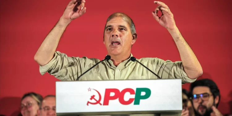 Líder do PCP considera que novo Governo já tem PS para lhe “dar a mão”
