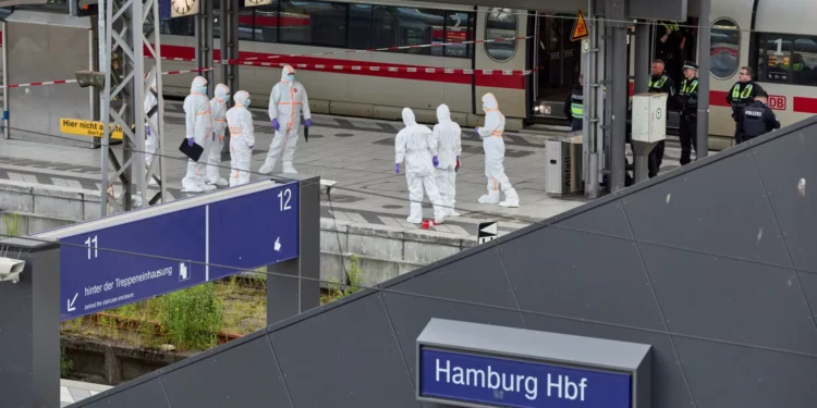 Feridos em ataque na Alemanha subiram para 17. Mulher “agiu sozinha”