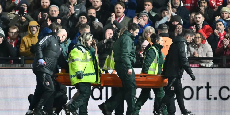 Drama em Inglaterra. Jogador de Espírito Santo colocado em coma induzido