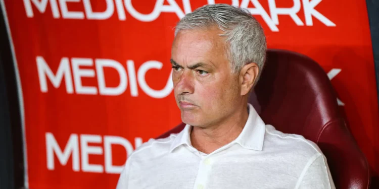 Oficial: José Mourinho perde dois jogadores de uma assentada