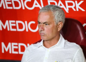 Oficial: José Mourinho perde dois jogadores de uma assentada