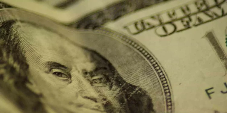 Euro volta a subir e mantém-se nos 1,12 dólares