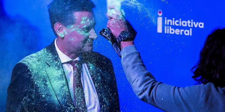 Comício de liberais, dejá vu da tinta verde e o namoro com a AD