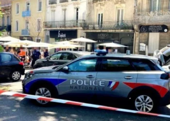 Vários feridos após idoso de 93 anos embater em esplanada em França