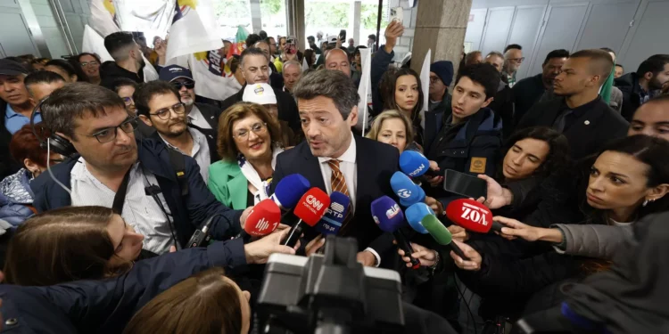 Após novo susto de saúde, Ventura falha último dia de campanha