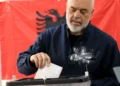Sondagem dá vitória a partido do primeiro-ministro na Albânia
