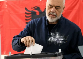 Sondagem dá vitória a partido do primeiro-ministro na Albânia