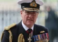 Chefe da Marinha britânica demite-se por alegada relação com colega