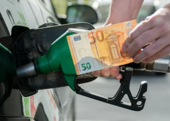 Há mexidas nos preços dos combustíveis amanhã. É com isto que deve contar