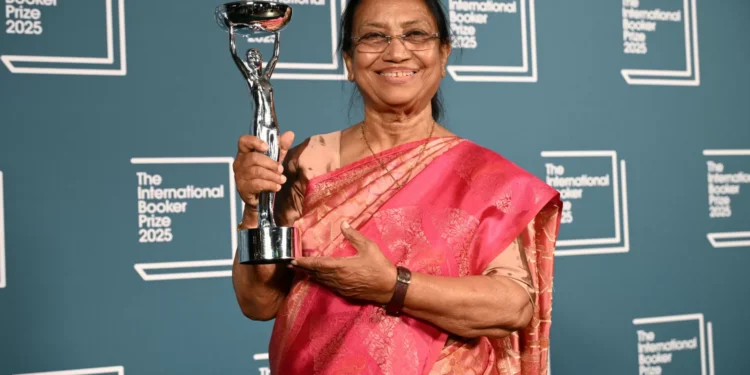 Livro de contos traduzido do canarês vence 1.ª vez Booker Internacional