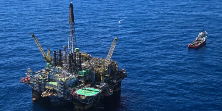 Brasil. Produção de petróleo e gás no litoral com novo recorde em abril