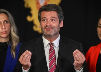 Ventura exige fim do regime especial de permanência que Portugal assinou na CPLP