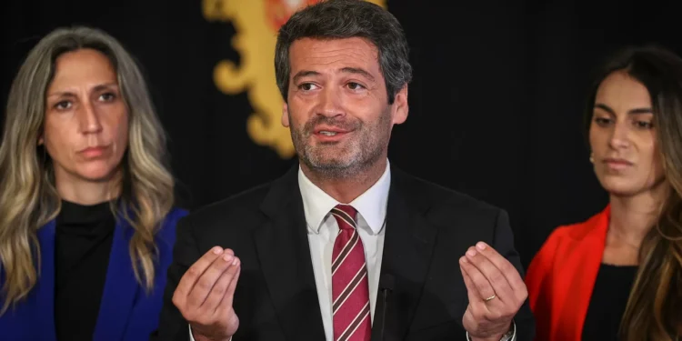 Ventura exige fim do regime especial de permanência que Portugal assinou na CPLP