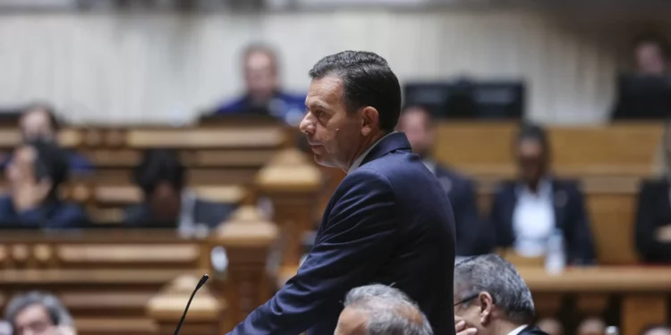 Antes de encontro com Chega e PS, Montenegro justifica que investir em Defesa é “salvaguardar direitos, liberdades e garantias”