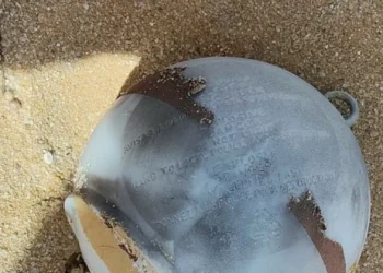 Explosivo “extremamente perigoso” desativado numa praia em Sesimbra