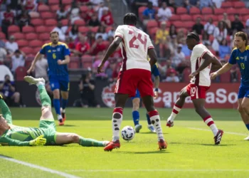 Eustáquio ‘arrasa’ Trubin no duelo entre Canadá e Ucrânia