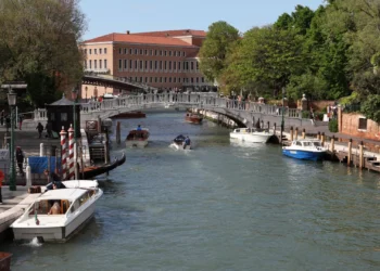 Queda de árvore faz 12 feridos em Veneza. Duas mulheres em estado grave