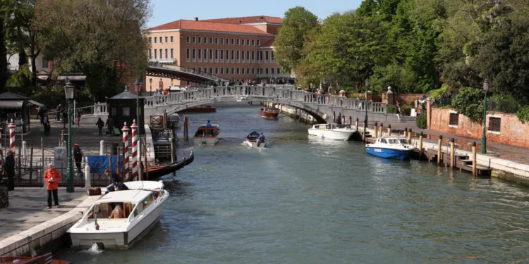 Queda de árvore faz 12 feridos em Veneza. Duas mulheres em estado grave