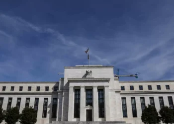 Fed revê crescimento da economia dos EUA e antecipa inflação elevada