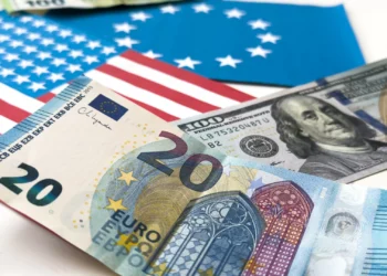 Euro volta a subir e aproxima-se dos 1,15 dólares