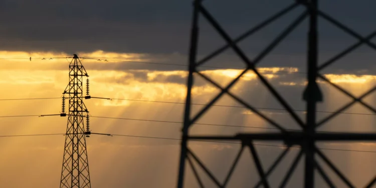 BEI anuncia acordo para impulsionar interligação elétrica entre Espanha e França