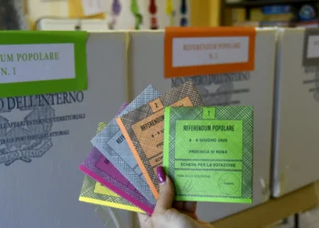 Referendo em Itália com 15,9% de afluência no primeiro dia