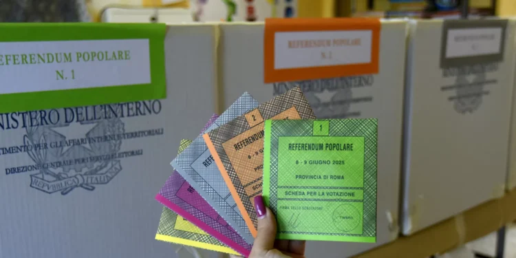 Referendo em Itália com 15,9% de afluência no primeiro dia
