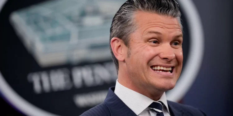 O veterano que disse não lavar as mãos. Quem é o líder do Pentágono?