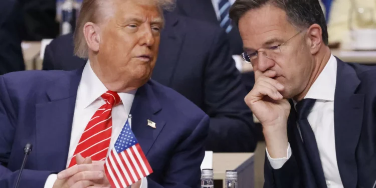 Em 48h, 2 polémicas. Das SMS ao “papá”, que se passa entre Rutte e Trump?