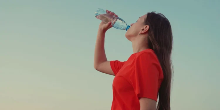Mitos sobre hidratação que os nutricionistas querem que pare de acreditar
