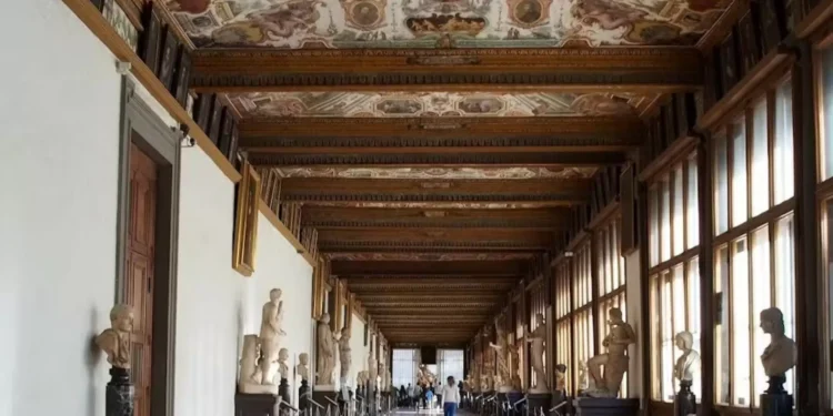 Turista rasgou quadro das Galerias Uffizi ao tentar tirar ‘selfie’