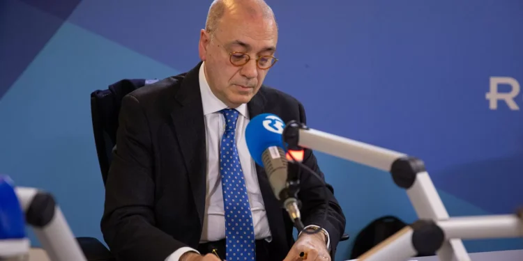 Constitucionalistas dividem-se sobre retirada de nacionalidade por crimes graves