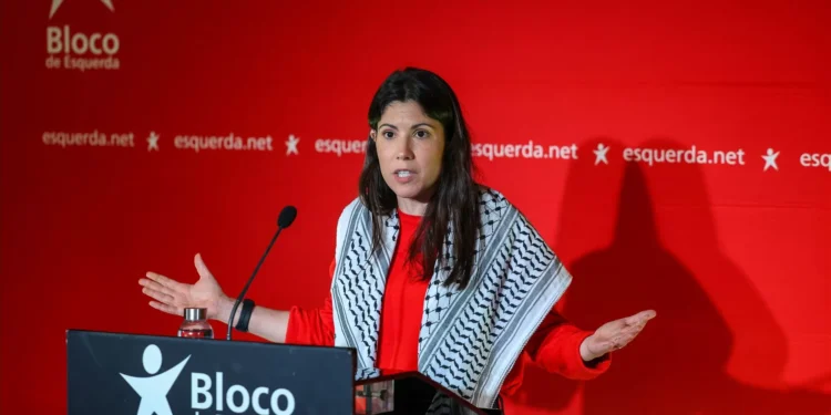 BE questiona Montenegro sobre “súbita intensificação” da utilização da Base das Lajes pelos EUA