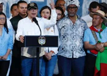 Colômbia quer suspender limites do défice e introduz reforma fiscal