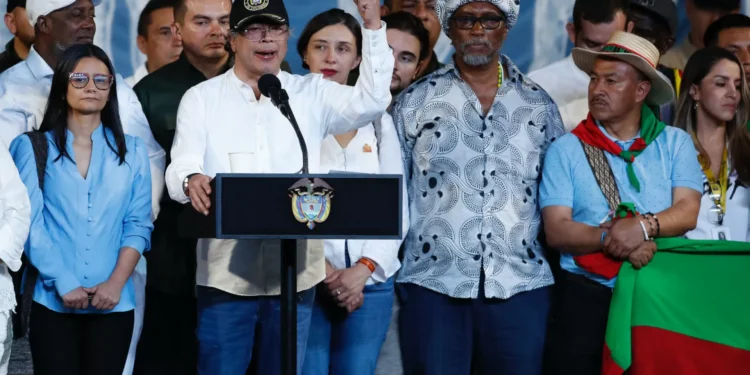 Colômbia quer suspender limites do défice e introduz reforma fiscal