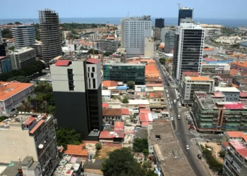 Dois mortos e quatro feridos em incêndio num condomínio em Luanda