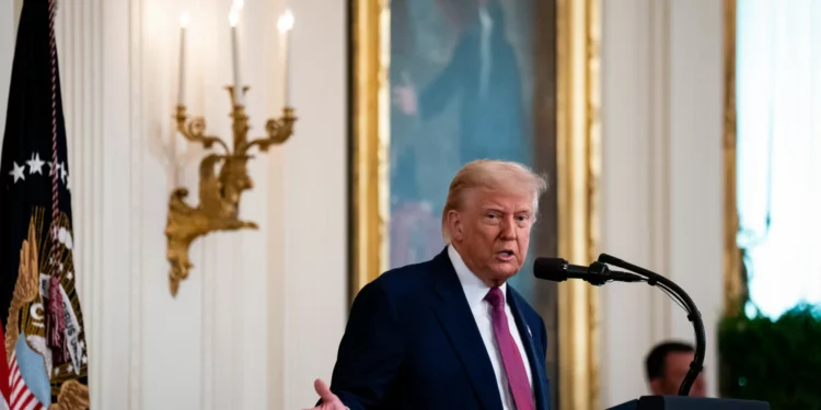 Trump informou imigrantes de vários países que têm de sair dos EUA