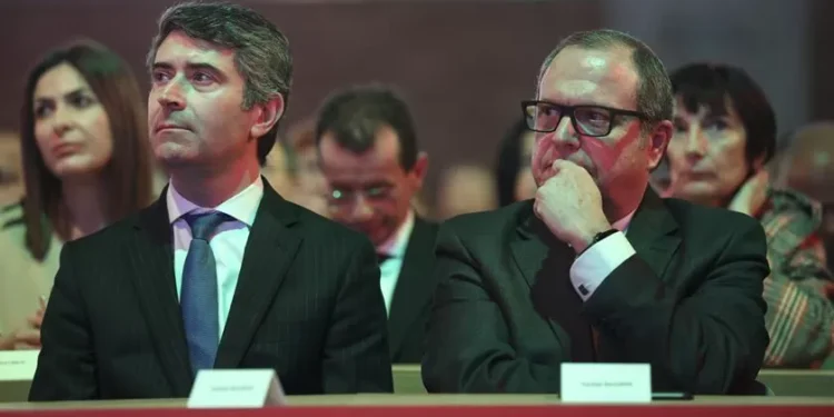 Carneiro entrega moção, César reconhece que liderança do PS “não é tarefa fácil” e que partido “precisa de união”