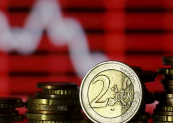 Euro praticamente inalterado em dia de decisão da Fed sobre juros