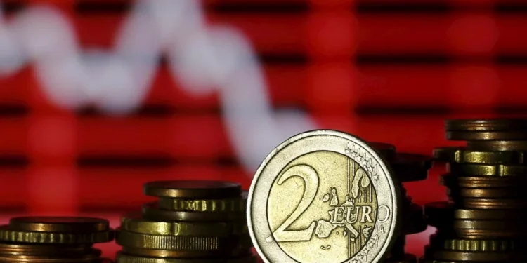 Euro praticamente inalterado em dia de decisão da Fed sobre juros