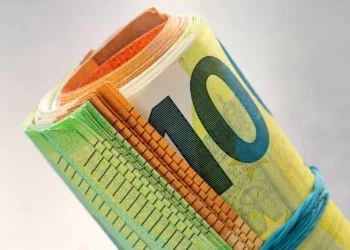 Euro sobe e ultrapassa a barreira dos 1,14 dólares