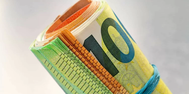 Euro sobe e ultrapassa a barreira dos 1,14 dólares