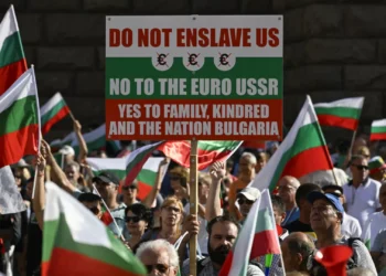 Milhares de pessoas protestam contra adoção do euro na Bulgária