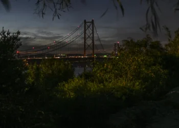 Apagão “tornou evidente” que serviços fixos dependem de energia