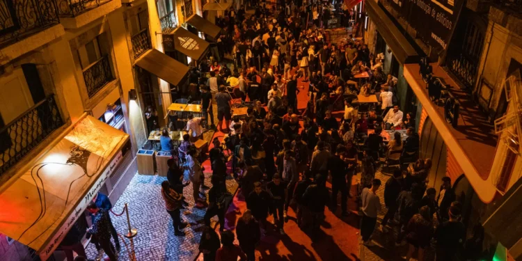 Plataforma Lisboa exige medidas ou vai a tribunal: “Bar a céu aberto”