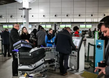 Ryanair denuncia atrasos de 90 minutos nos aeroportos portugueses