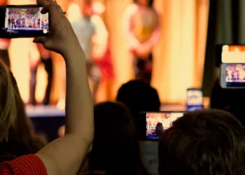 Oito crianças hospitalizadas após terem sintomas de convulsão nos EUA