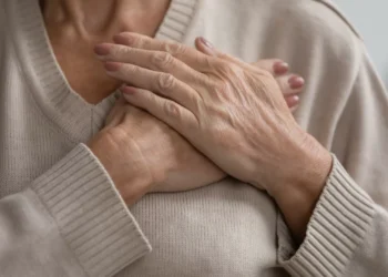 Hábitos que podem prejudicar a saúde do seu coração depois dos 60 anos