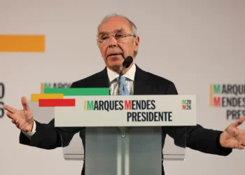 Marques Mendes pede explicações e soluções à ministra da Saúde