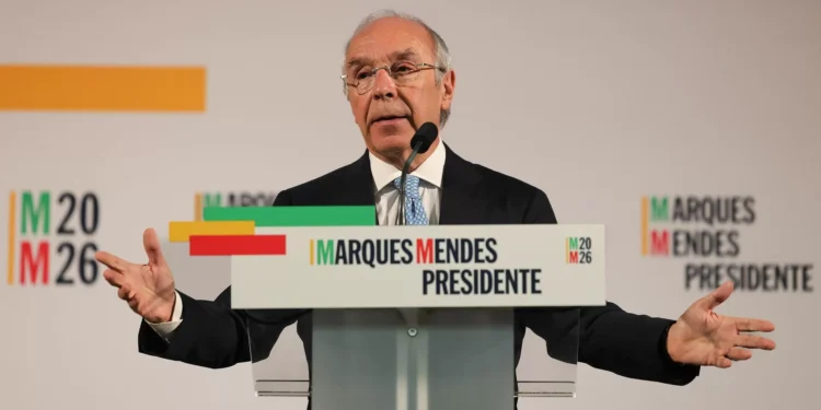 Marques Mendes pede explicações e soluções à ministra da Saúde